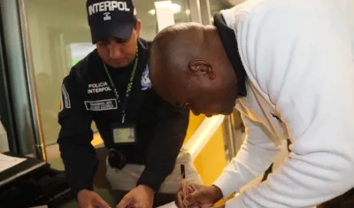 Omar Ambuila durante el trámite de extradición a los Estados Unidos.