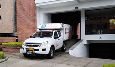 Criminalística en el hotel en donde fue hallado sin vida el ciudadano extranjero