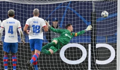 El remate de Sigan que venció a Ter Stegen, portero del Barcelona