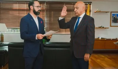 El Ministro de Minas, Andrés Camacho, posesionó al nuevo director de la CREG, Omar Fredy Prias Caicedo
