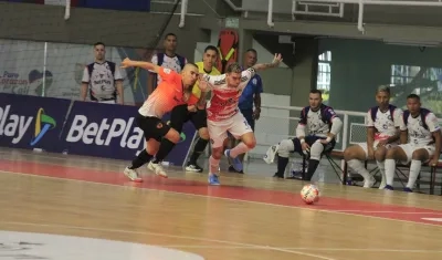 Acción del partido entre Independiente Barranquilla y Lyon de Cali, en semifinales. 