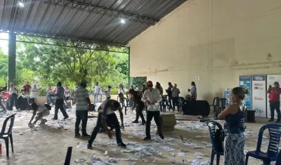 Aspecto de la destrucción del material electoral en Fonseca, La Guajira.