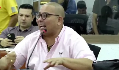 Juan Carlos Ospino, concejal de Barranquilla, fue aplaudido por sus colegas tras 16 años en la corporación