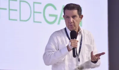 José Félix Lafaurie en su intervención en el foro de este martes en la Universidad Libre.  