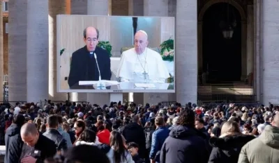 El Papa rezando el Ángelus dominical desde su casa.