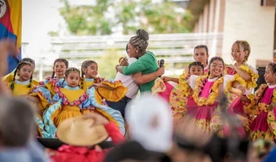 La ministra Aurora Vergara celebró con comunidad educativa de Pitalito