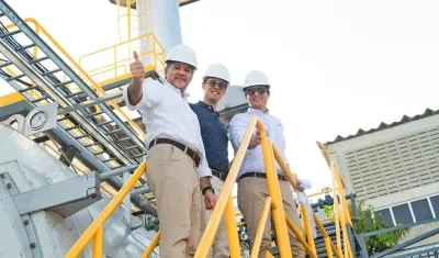 Juan Manuel Rojas, presidente Promigas; Elias Zaher,  gerente general Unibol; y Carlos Buitrago, gerente general Promisol