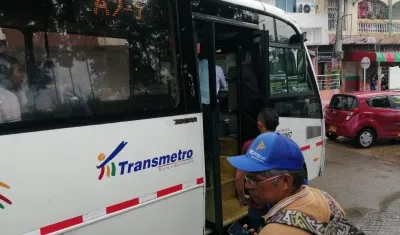 El alimentador A74 que no dejó subir a los pasajeros.
