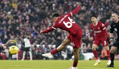Momento del gol del triunfo de Alexander-Arnold.