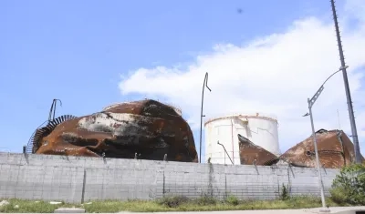 Así quedaron los tanques en 'Puertos Asociados Compas’ después del incendio que inició el 21 de diciembre de 2022