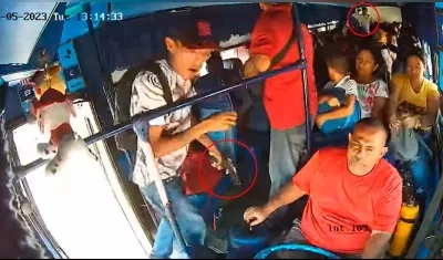 Atraco en bus en la Vía Oriental. 