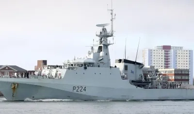 Buque de guerra de Reino Unido enviado al Mar Caribe, en Guyanas. 