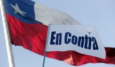 Integrantes del Team Patriota celebran resultados del plebiscito constitucional.