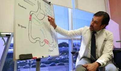 El médico José Antonio Castañeda habla sobre la cirugía.