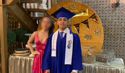 Gabriel Barceló cuando festejó su grado hace apenas 10 días. 