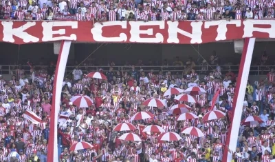 Hinchas junioristas. 