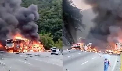 El accidente originó un incendio. 