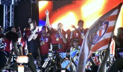 Los jugadores de Junior celebrando en La Ventana de Campeones. 