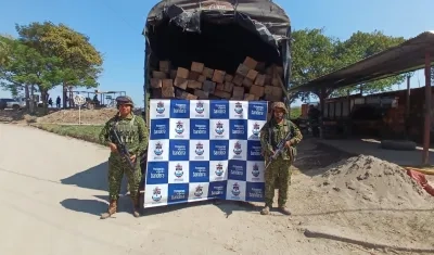 Gasolina, cemento y madera transportada ilegalmente en Antioquia y Bolívar.
