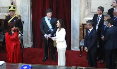 El Presidente Javier Milei con la Vicepresidenta saliente de Argentina, Cristina Fernández durante la ceremonia en el Congreso de la Nación.