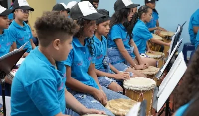 Niños en concierto.