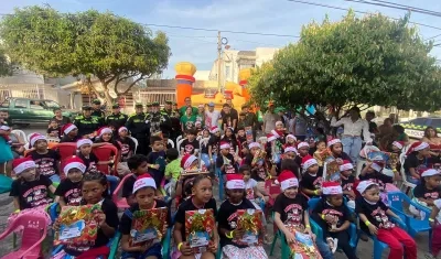 Regalos a niños del sur de Barranquilla.