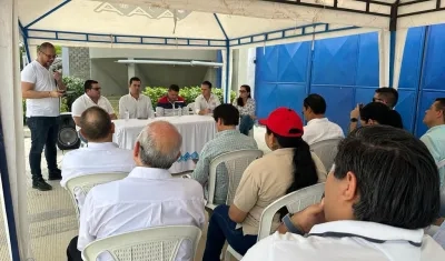 Reunión de Triple A con mandatarios.