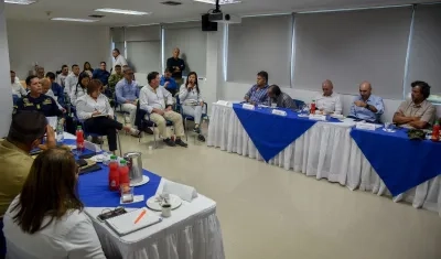 Reunión entre las Fuerzas Miltares y las navieras.