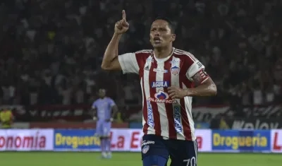 Carlos Bacca, con un doblete ante el Tolima, contribuyó a la clasificación de Junior a la final. 