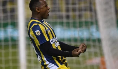El colombiano Jaminton Campaz celebra su gol ante River Plate. 