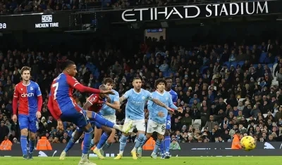 Michael Olise, de pena máxima, puso el 2-2 definitivo en el marcador.