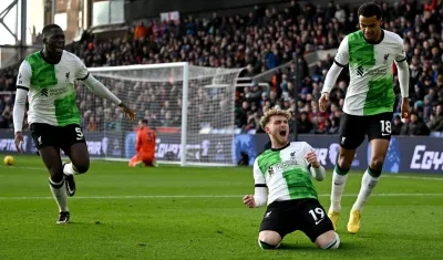 Harvey Elliot celebra tras marcar el gol que le dio la victoria al Liverpool sobre el Crystal Palace. 