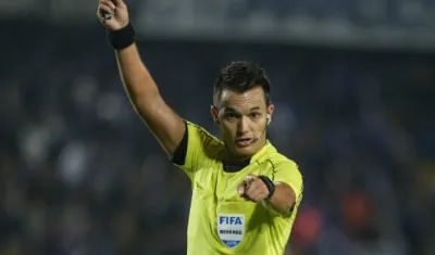 Nicolás Gallo, árbitro internacional de Colombia. 