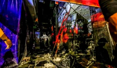 Varios de los locales afectados por el incendio del martes en la noche en tres centros comerciales de Medellín