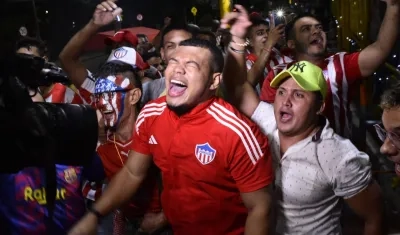 Aficionados lloran de alegría por la décima estrella del Junior