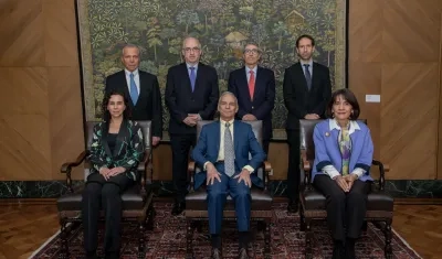 El Ministro de Hacienda, Ricardo Bonilla, con la Junta del Banco de la República