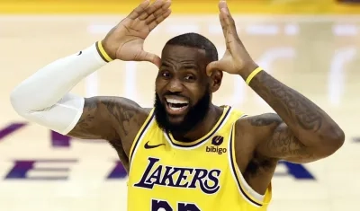 LeBron James tiene contrato con los Lakers hasta junio de 2024. 