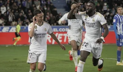 Lucas Vázquez celebra el gol que le dio el triunfo 1-0 al Real Madrid sobre Alavés. 