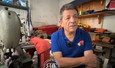 Rafael Torres en su taller, con sede en Bogotá.