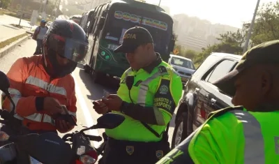 Operativos de Policía de Tránsito y Transporte en las afueras de Barranquilla para Navidad y final de año