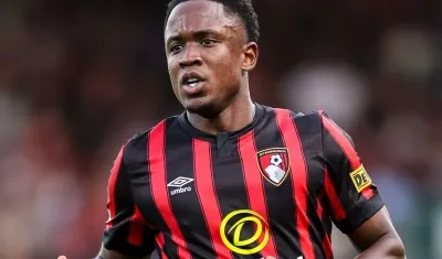 Luis Sinisterra marcó el tercer gol del Bournemouth en tiempo de reposición. 