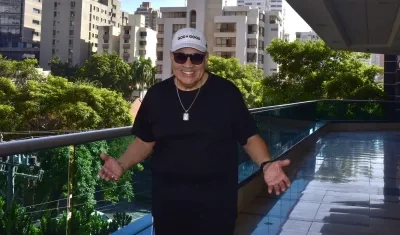 El salsero Tito Nieves durante la visita que realizó a Zona Cero