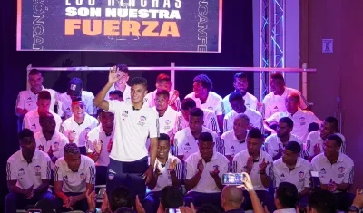 El plantel del Junior durante su presentación a los medios de comunicación.