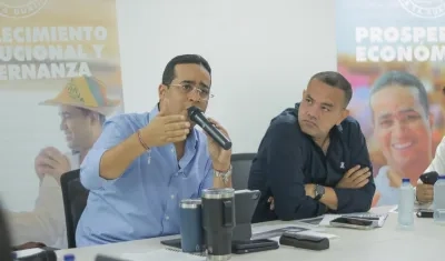 Gobernador de La Guajira, Jairo Alfonso Aguilar Deluque (izquierda).