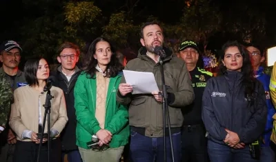 Alcalde Carlos Galán dando a conocer las medidas. 