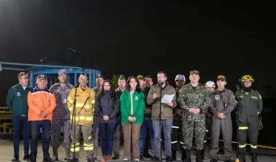 Alcalde Carlos Galán entregando balance sobre los incendios en Bogotá. 