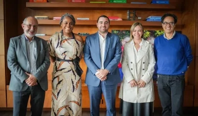 La MinEducacion, Aurora Vergara y el gobernador Yamil Arana, entre otros.