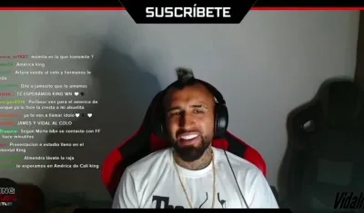 Arturo Vidal durante su diálogo en Twitch con James Rodríguez. 