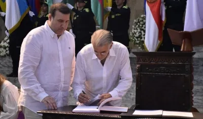 El diputado David Ashton y el Gobernador Eduardo Verano.