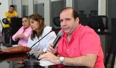 David Ashton, presidente de la Asamblea. 